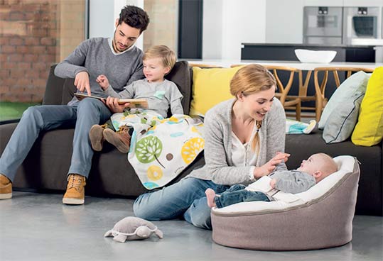 Familie mit doomoo-Babyprodukten Familie mit doomoo-Babyprodukten